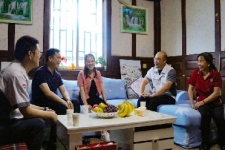 一份中秋关爱 带给异国他乡的尊龙凯时人