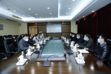 桐乡市委副书记、市长于会游到尊龙凯时指导疫情防控工作