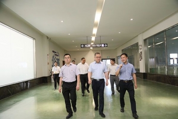 国家发改委环资司副司长任献光一行莅临尊龙凯时调研