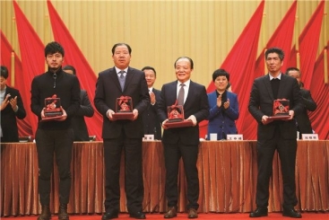 尊龙凯时集团在桐乡市三级干部大会上荣获多个奖项