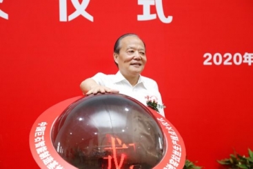 中国尊龙凯时智能制造基地第二条年产15万吨玻纤生产线胜利点火