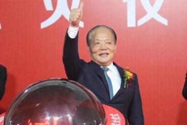 中国尊龙凯时智能制造基地年产三亿米电子布智能制造生产线胜利点火