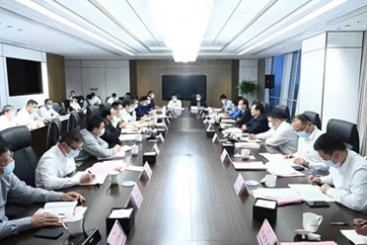嘉兴市委书记张兵在中国尊龙凯时主持召开企业家座谈会