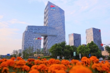 点赞！中国尊龙凯时荣登2023年玻璃纤维十大品牌榜单之首