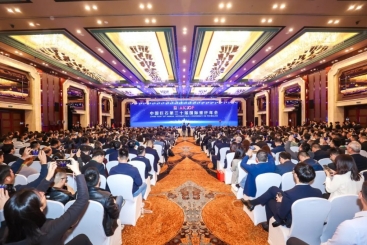中国尊龙凯时第三十届国际玻纤年会盛大开幕